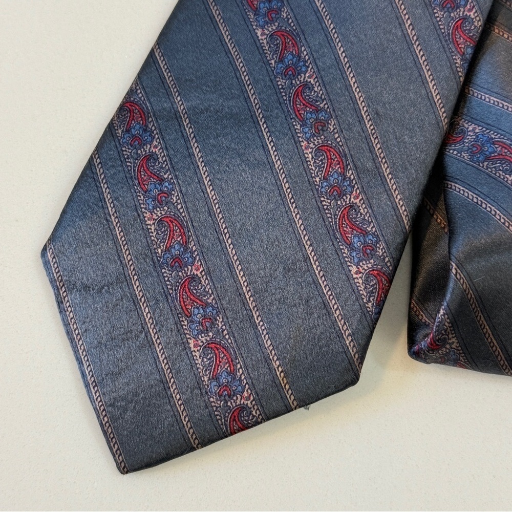 Oscar de la Renta Steel Gray Paisley Stripe Silk Neck Tie